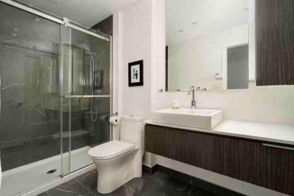 Mind Blowing City View - 2 Beds - Pool & Spa - Downtown Montreal Bagian luar foto